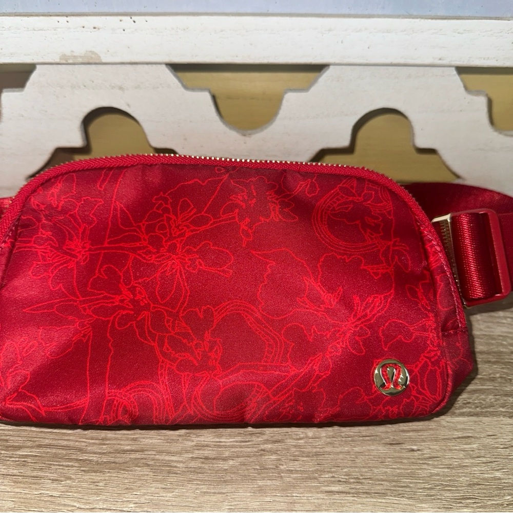 Lululemon Year of The Snake Bag Limited Edition Never Used NWOT - Picture 4 of 13